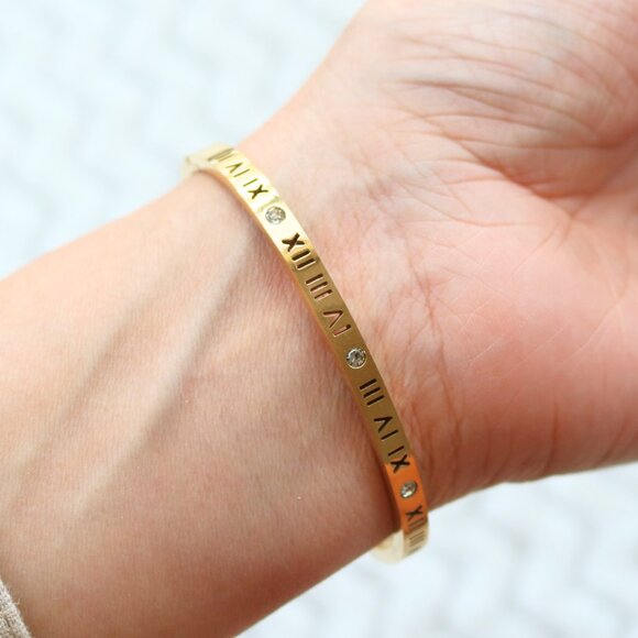 Timeless Aura Bangle - Picture 1 of 4